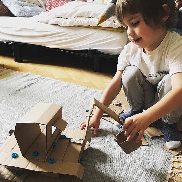 Makedo cardboard digger via instagram mustik_ch 201811