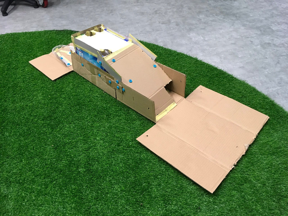 Mini golf made from cardboard with Makedo